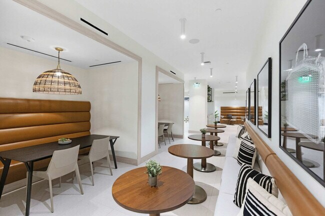 Building Photo - 225 N Miami Ave