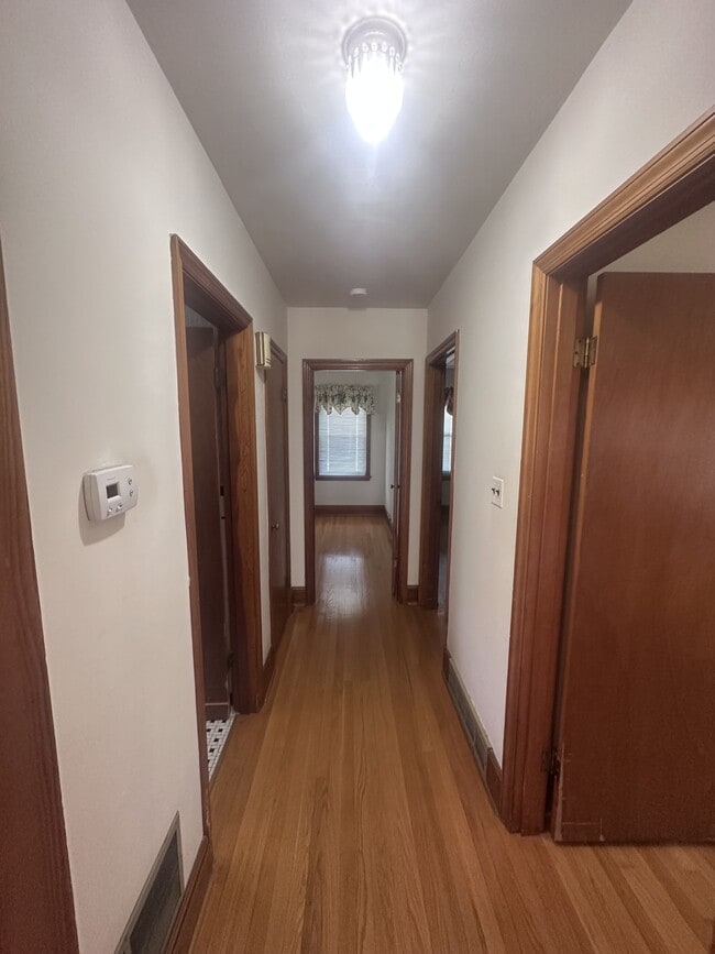 Building Photo - 1123 Franklin Turnpike