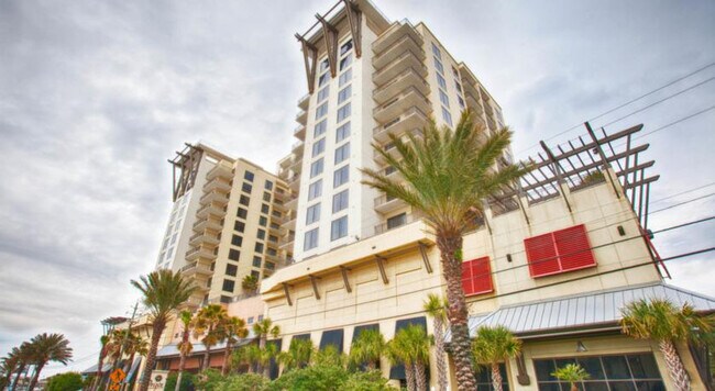 Building Photo - 15100 Front Beach Rd