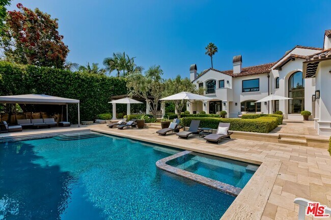 Building Photo - 2134 La Mesa Dr