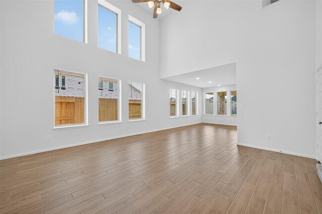 Building Photo - 10730 Aquila Star Dr