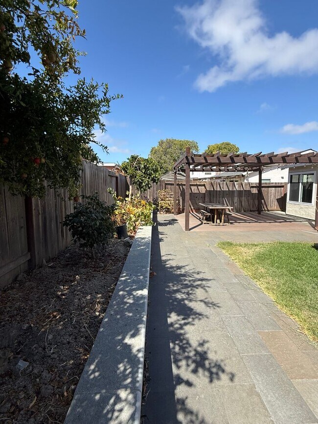 Building Photo - 32625 Lake Mead Dr