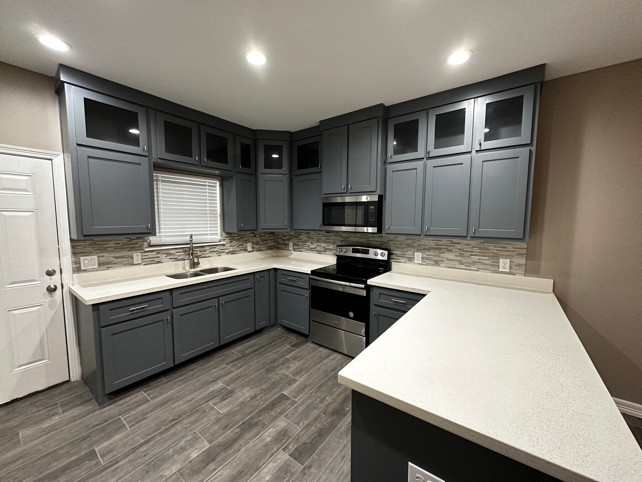 Building Photo - 2005 Harrison St