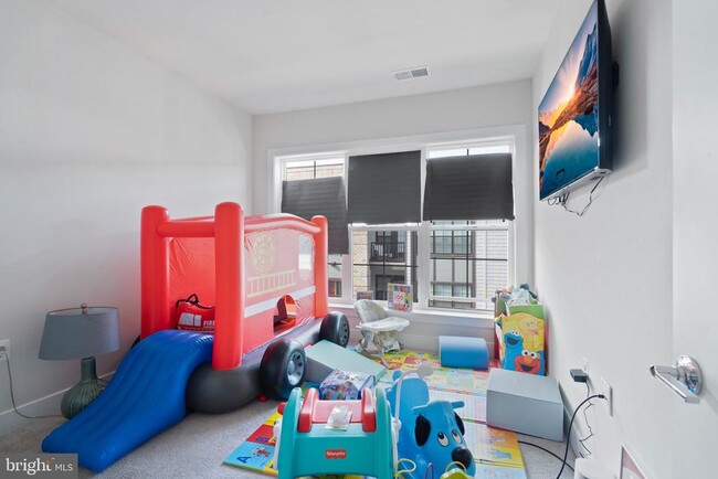 Building Photo - 102 St Ives Pl