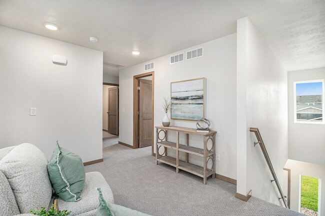 Building Photo - 5702 E Avett Pl