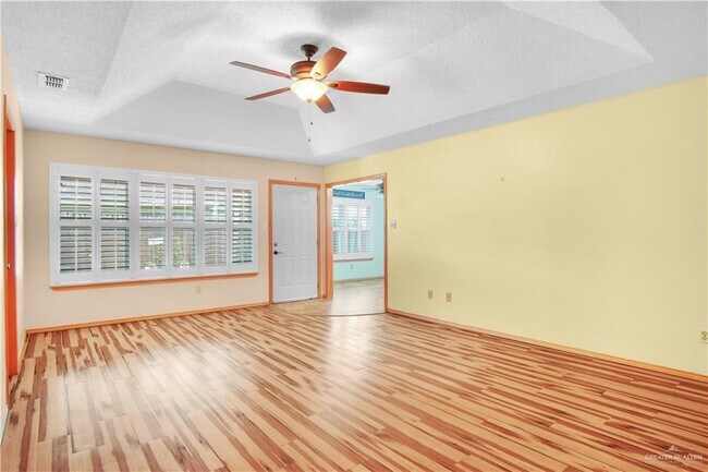 Building Photo - 17 Yarrow St