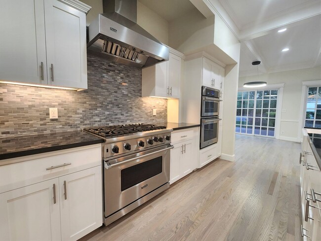 Building Photo - Extraordinary Atherton Estate with Cottage...