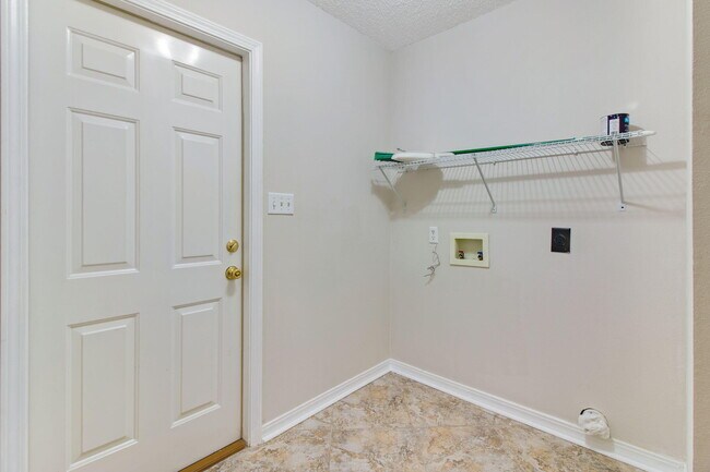 Building Photo - 4678 Windstarr Dr