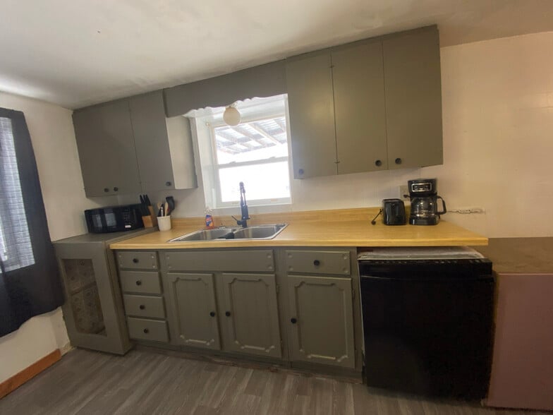 Building Photo - 224 Garfield St