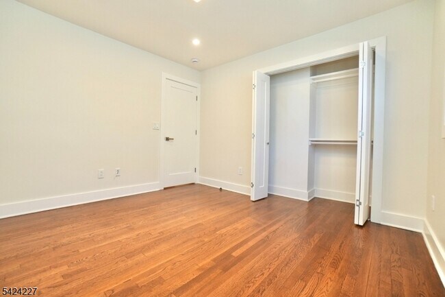 Building Photo - 25 Sanford Ave