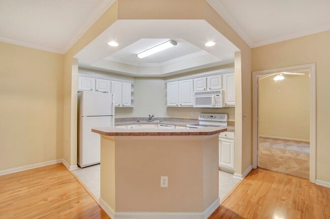 Building Photo - HOLIDAY CHEER - 50% Off 1st Month's Rent