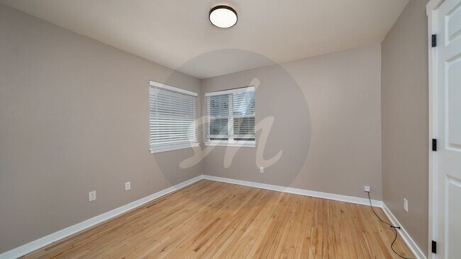 Building Photo - 1827 W Kiowa St