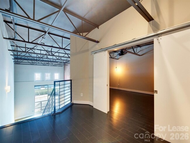 Building Photo - 927 Westmere Ave