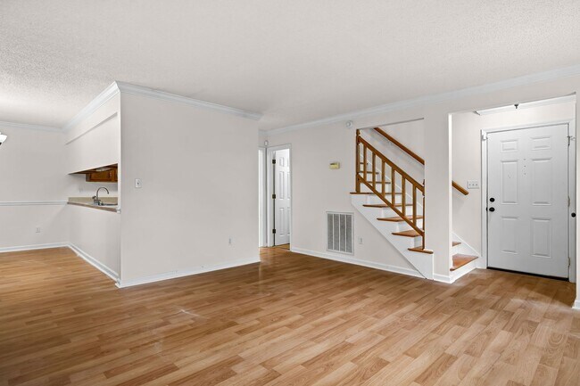 Building Photo - West Knoxville 37922 - Freshly painted and move-in ready, 3-bedroom, 2.5-bath home - Contact Matt...
