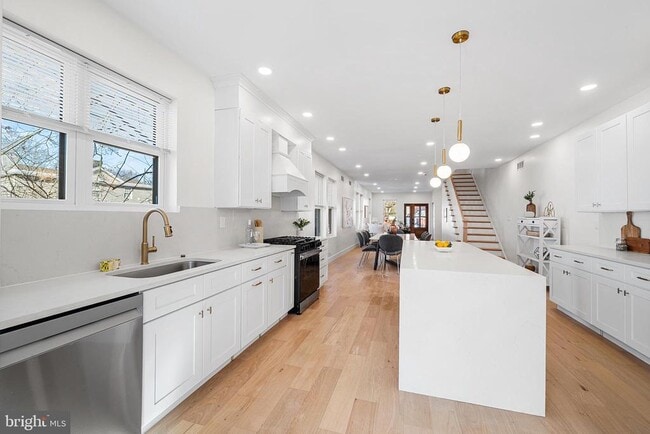 Building Photo - 703 Preston Ave