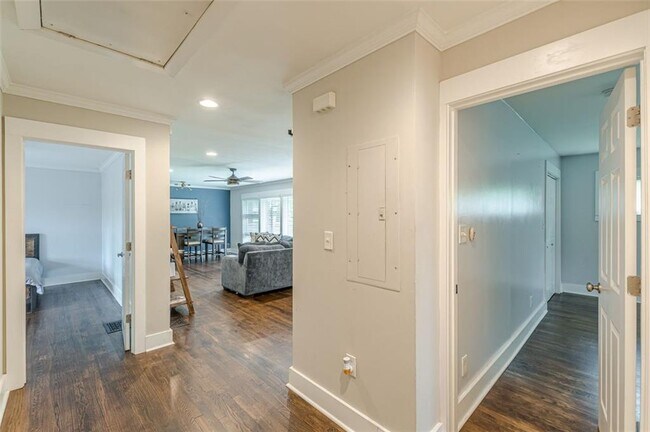 Building Photo - 2314 Bryant Dr
