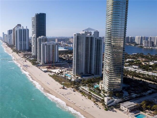 Building Photo - 18975 Collins Ave