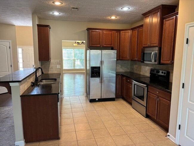 Building Photo - Gorgeous 4 Bedroom 2 1/2 Bath in Fortson Ga .