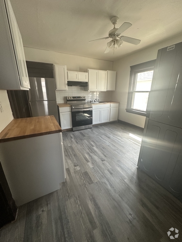 Building Photo - 3802 Poe Ave