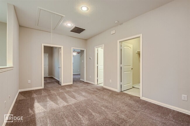 Building Photo - 1313 Lakecrest Ln
