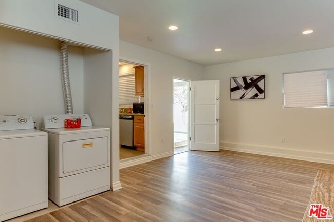 Building Photo - 11257 Collett Ave