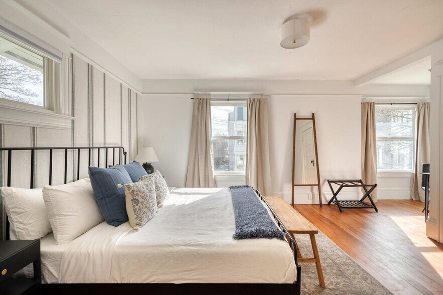 Building Photo - 1032-1036 Southeast 12th Avenue-SI ID1309849P