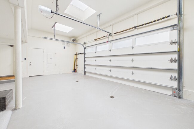 Building Photo - 506 W Hallam St