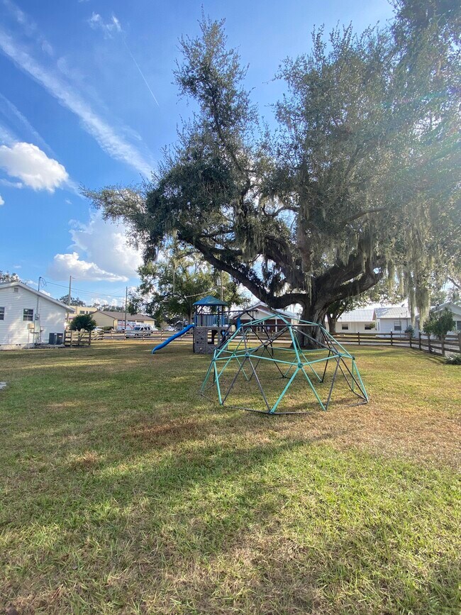 Building Photo - 12120 71st St E