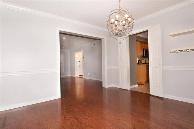 Building Photo - 5 Stratford Hall Pl NE