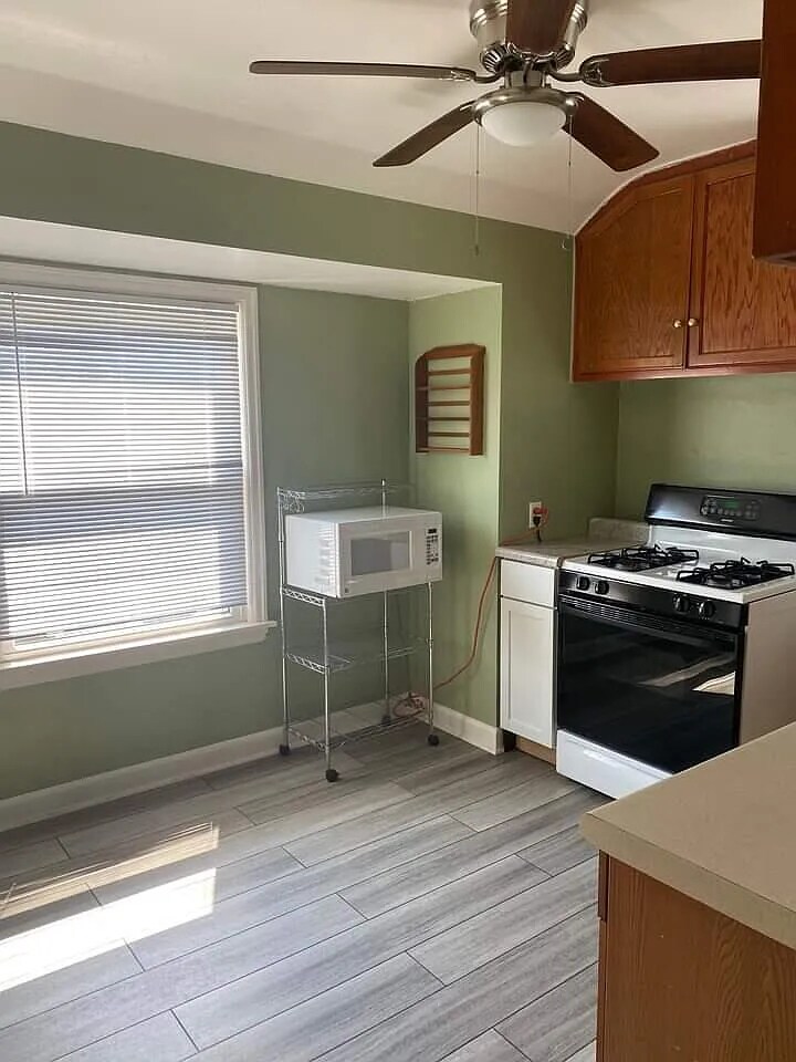 Building Photo - 2156 S 80th St