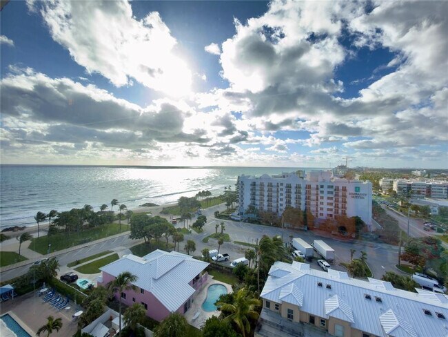 Building Photo - 800 SE 20th Ave