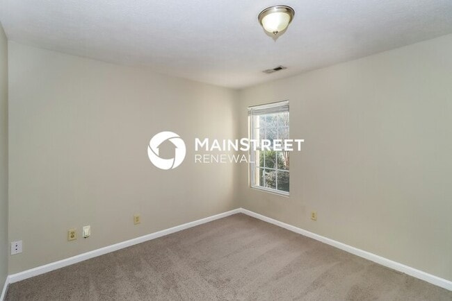 Building Photo - 4 Bedroom Pet-Friendly Home in Charlotte, NC with Main Street Renewal