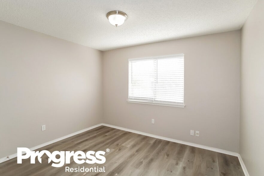 Building Photo - 1201 Cardinal Oaks Dr