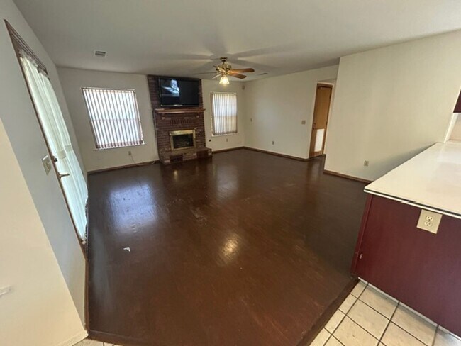 Building Photo - 5730 W Laura Ct
