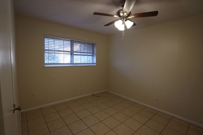 Building Photo - Spacious 3-Bedroom Home in South Tyler – A...