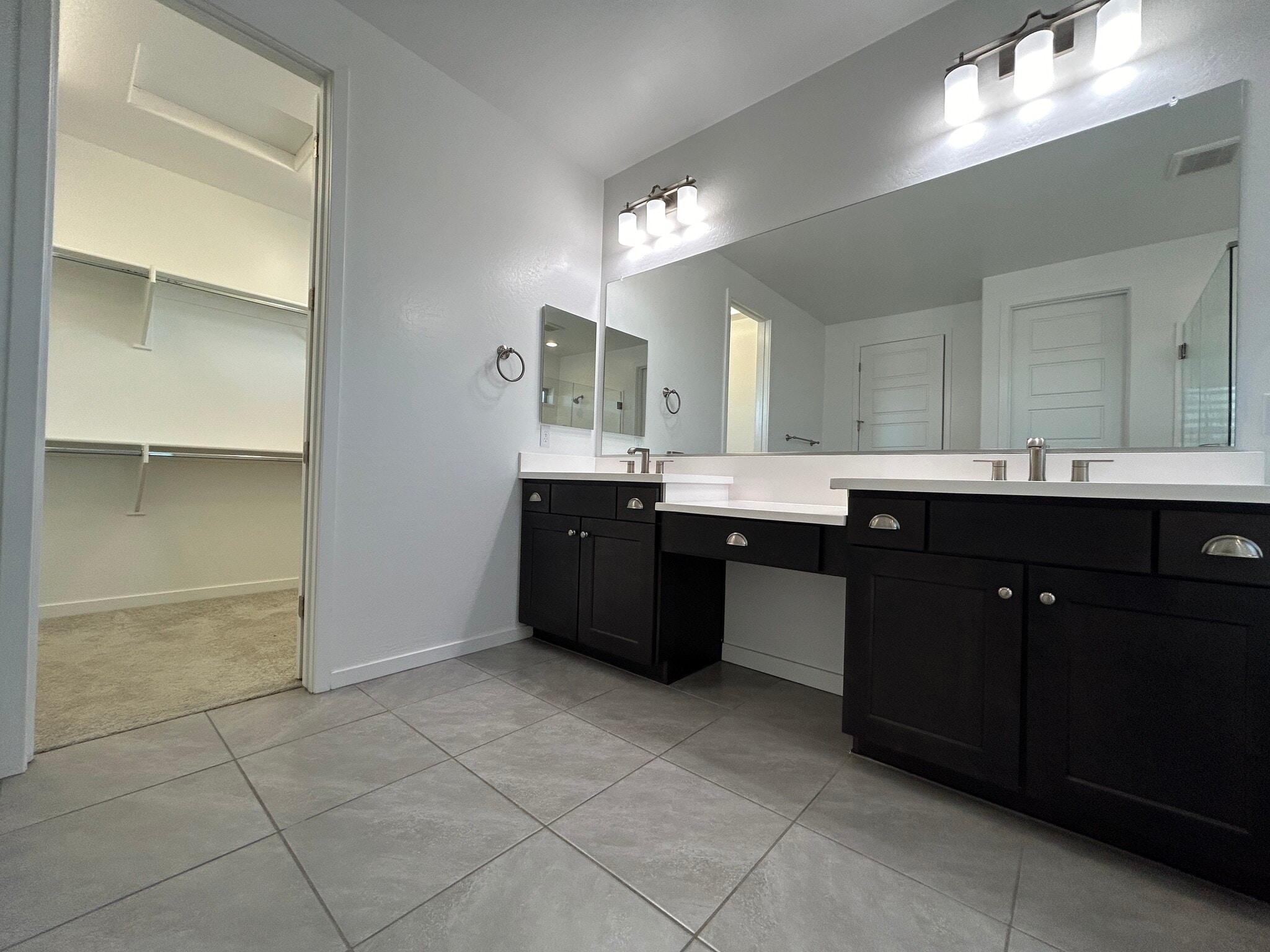 Building Photo - 4146 S Columbus Dr