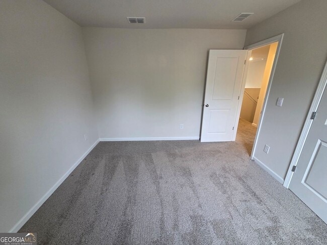 Building Photo - 167 Vly Oak Dr