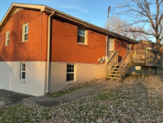 Building Photo - 220 Crossland Ave