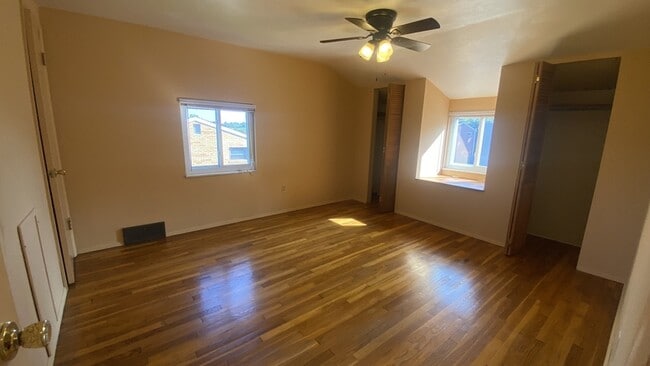 Building Photo - 121 Lois Dr