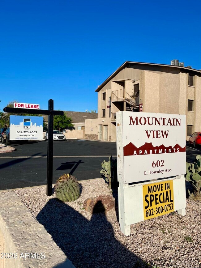 Building Photo - 602 E Townley Ave