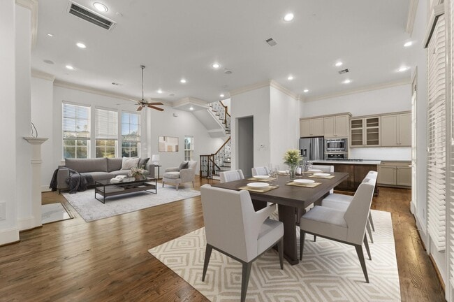 Building Photo - 2202 Lakeshore Edge Dr