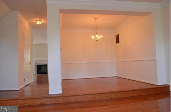 Building Photo - 25508 Crossfield Dr