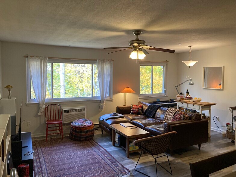 Building Photo - 74 Barrett St