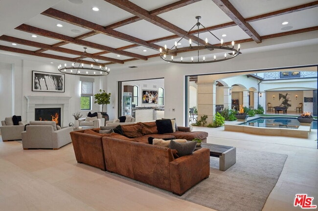 Building Photo - 20101 SW Cypress St