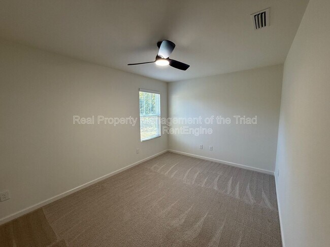 Building Photo - 1311 Red Deer Dr