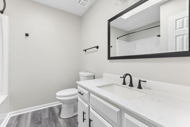 Building Photo - 5 Longleaf Ct