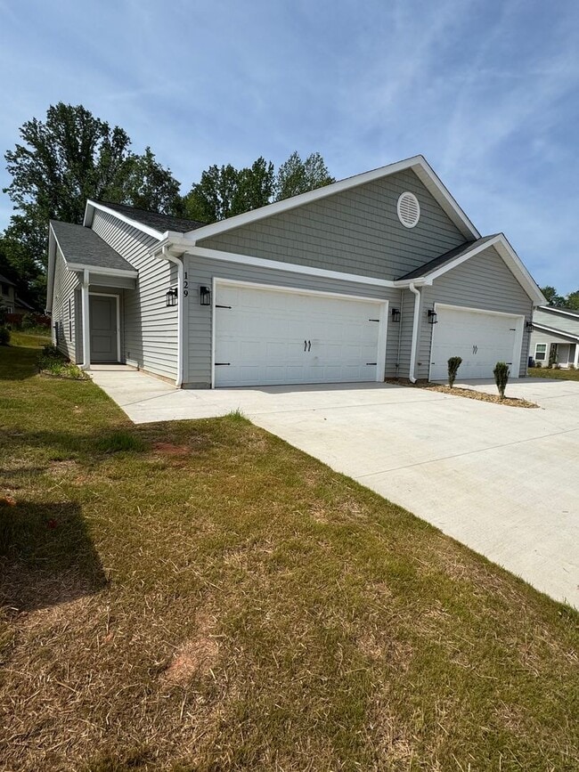 Building Photo - 134 Brawley Villas Pl