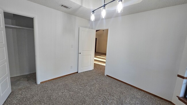 Building Photo - 1700 Kendolph Dr