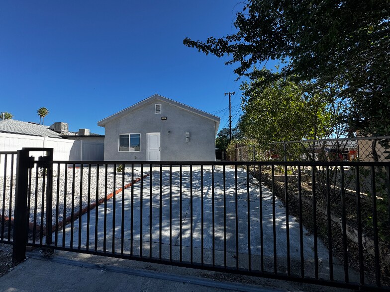 Building Photo - 3291 Del Rey Dr