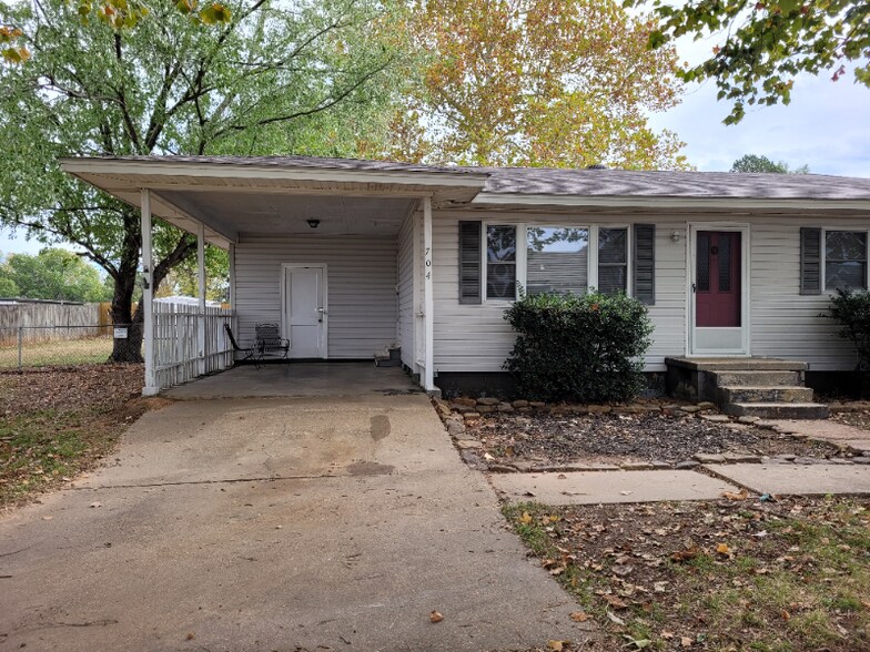 Building Photo - 704 Strozier Ln